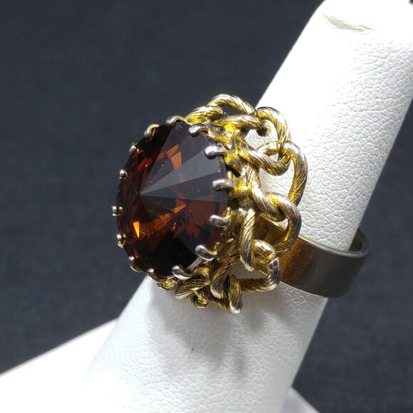 Topaz Rivoli Glass Rhinestone Ring, US Size 6, 1960s Vintage Jewelry - Picture 4 of 10